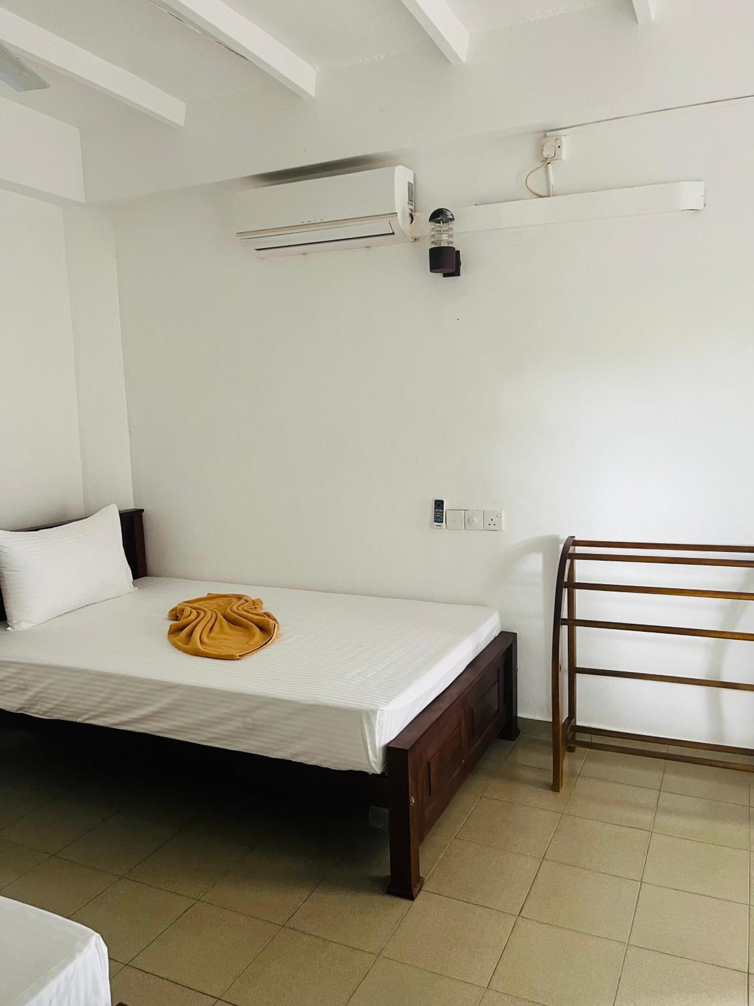 Crystal Wave Holiday Resort Polhena มาตารา ภายนอก รูปภาพ