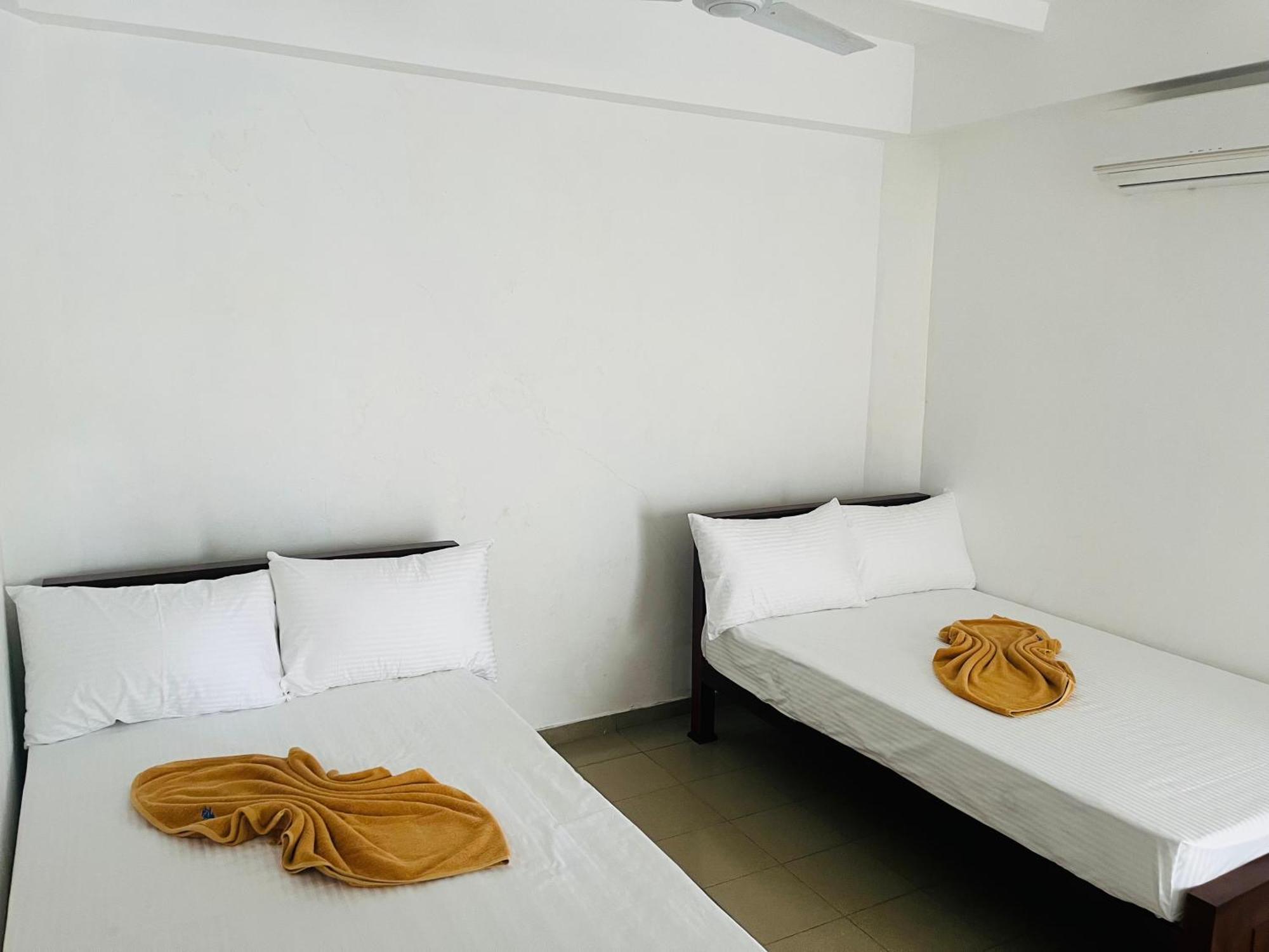 Crystal Wave Holiday Resort Polhena มาตารา ภายนอก รูปภาพ