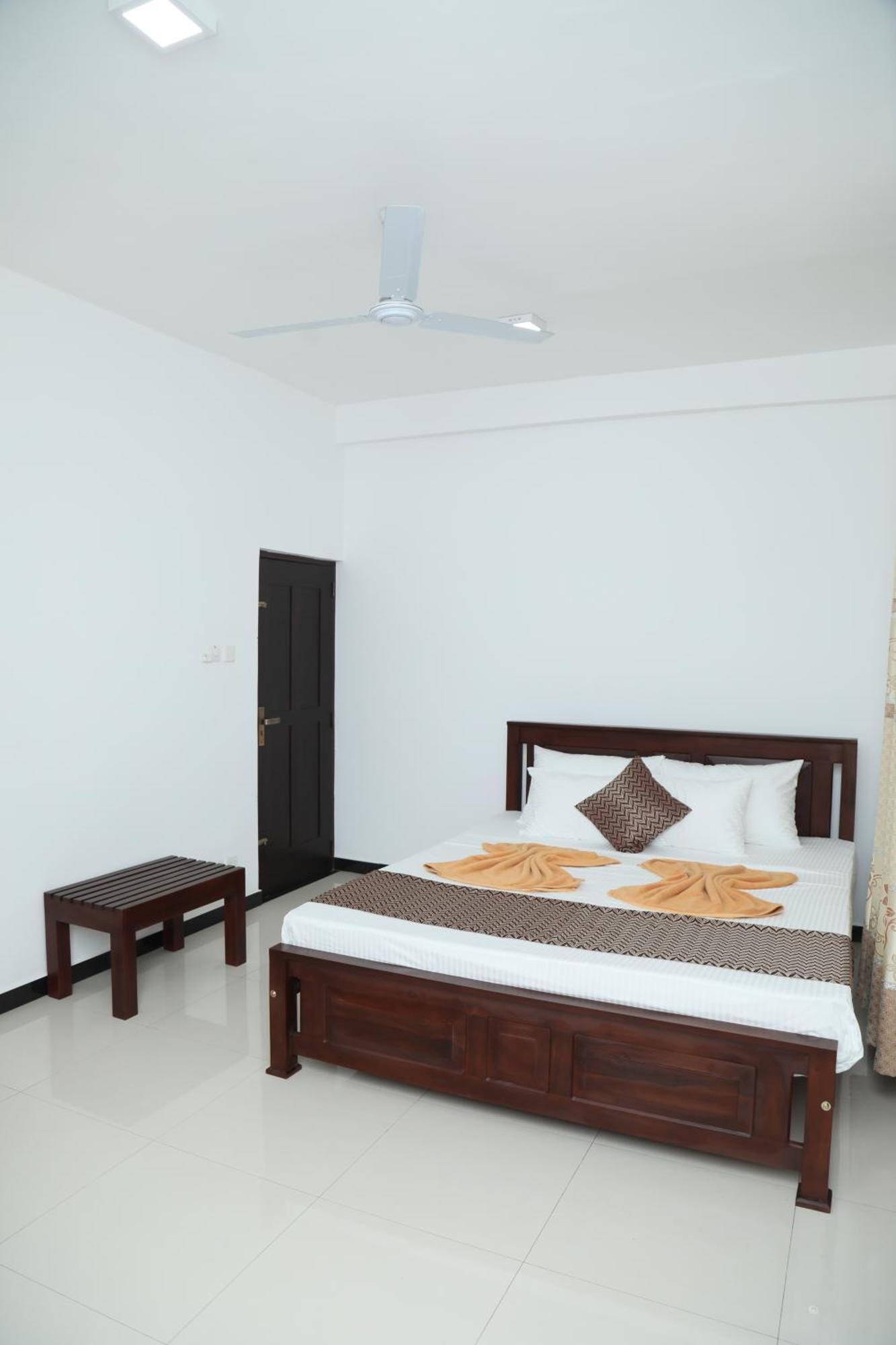 Crystal Wave Holiday Resort Polhena มาตารา ภายนอก รูปภาพ