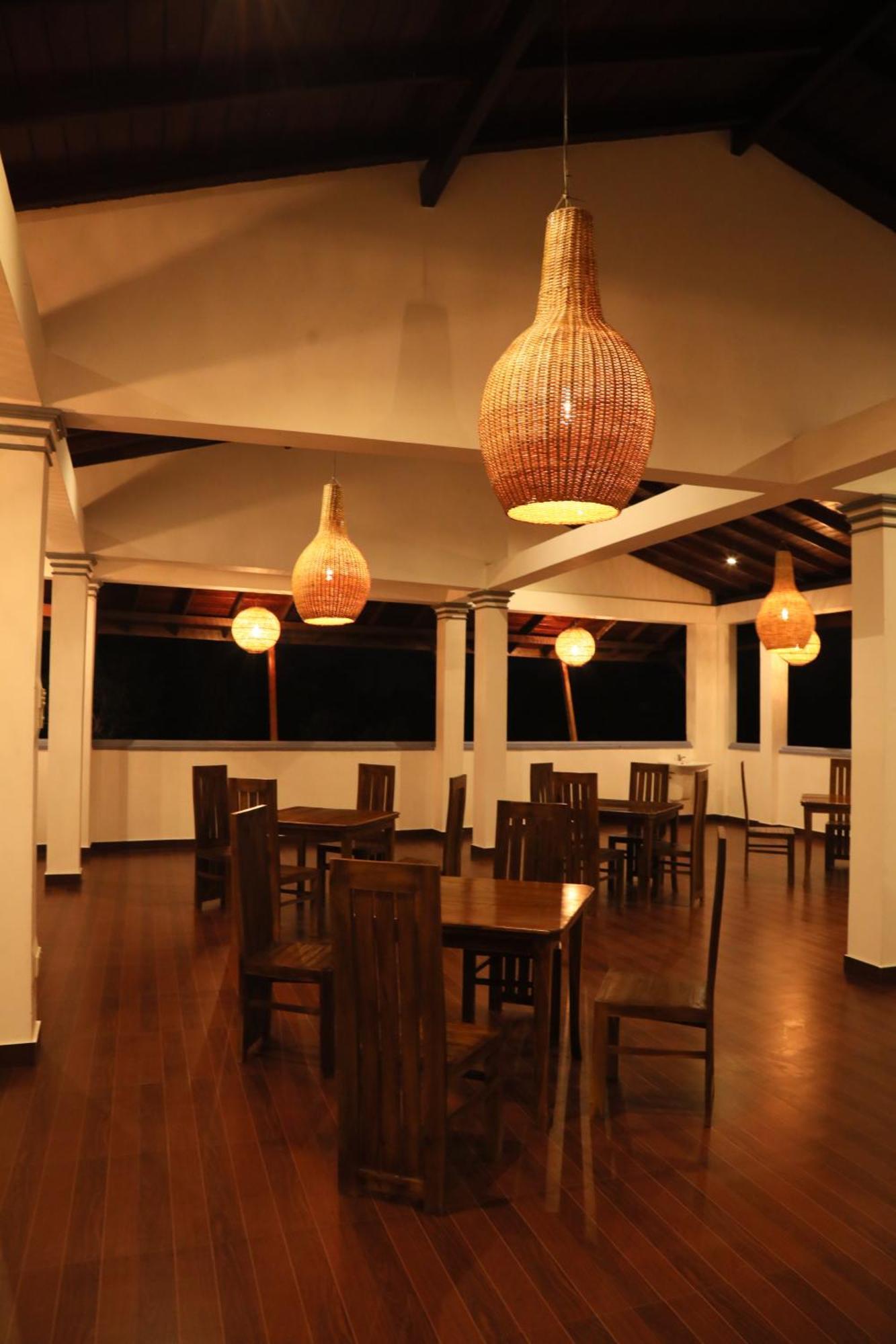 Crystal Wave Holiday Resort Polhena มาตารา ภายนอก รูปภาพ