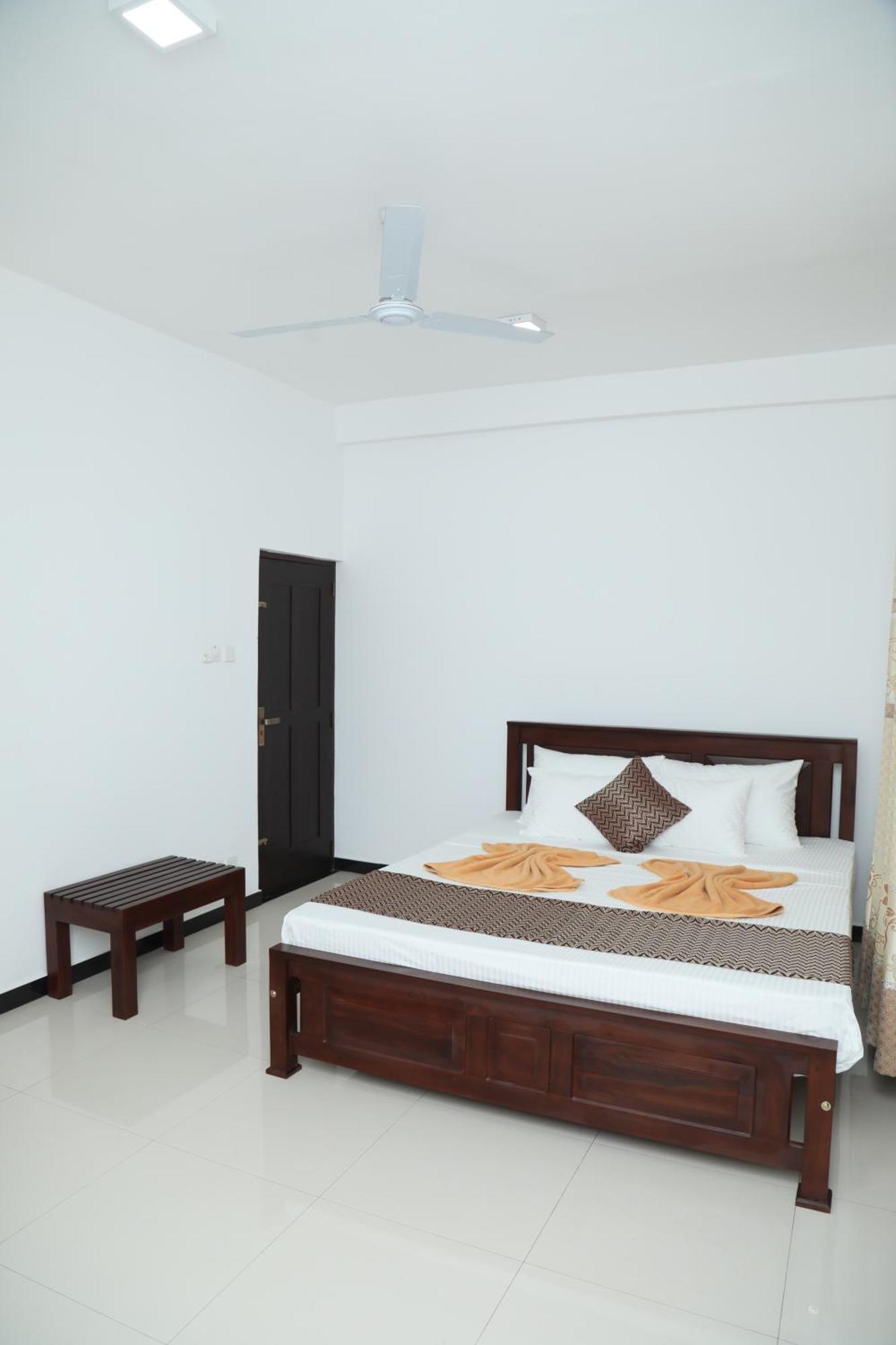 Crystal Wave Holiday Resort Polhena มาตารา ภายนอก รูปภาพ