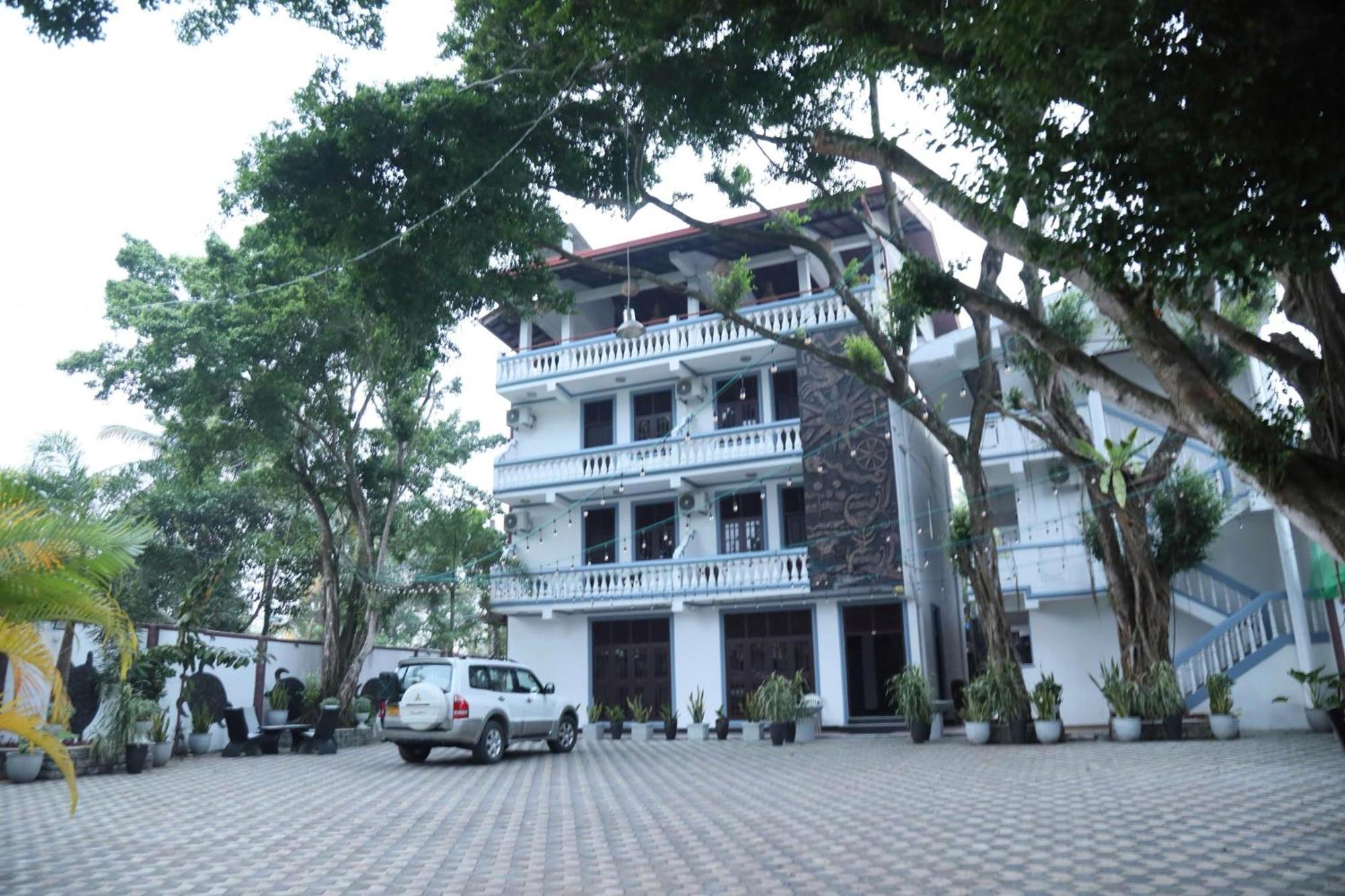 Crystal Wave Holiday Resort Polhena มาตารา ภายนอก รูปภาพ