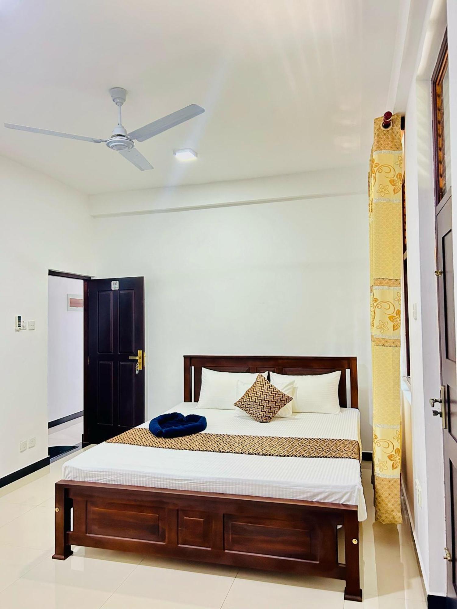 Crystal Wave Holiday Resort Polhena มาตารา ภายนอก รูปภาพ