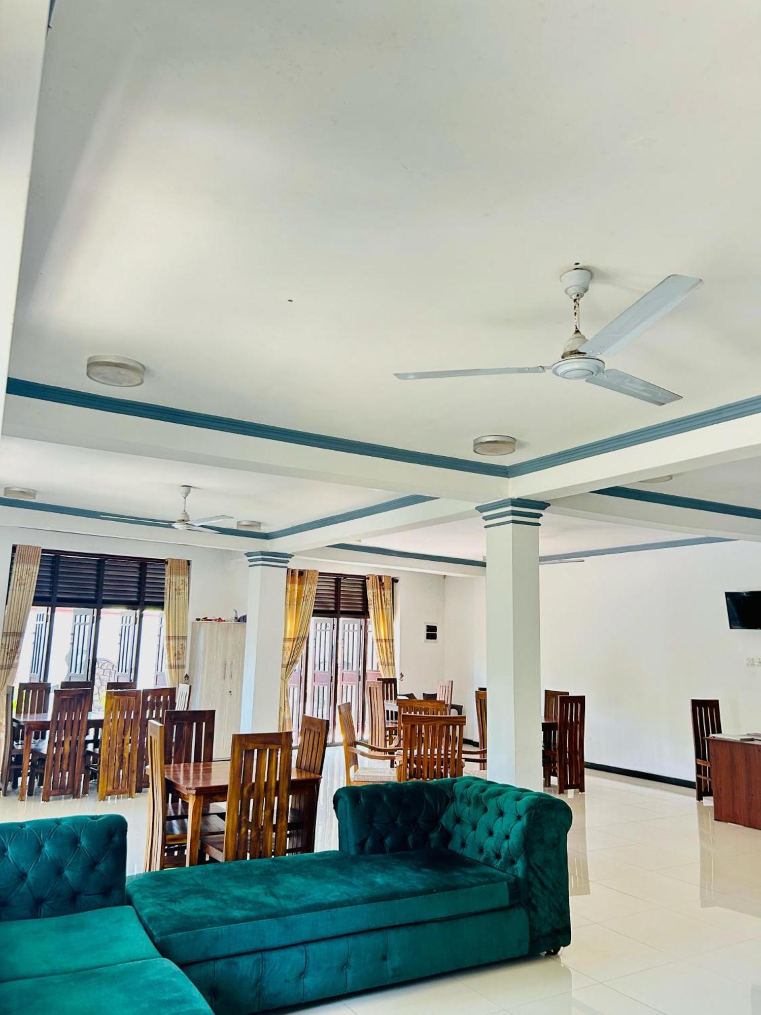 Crystal Wave Holiday Resort Polhena มาตารา ภายนอก รูปภาพ