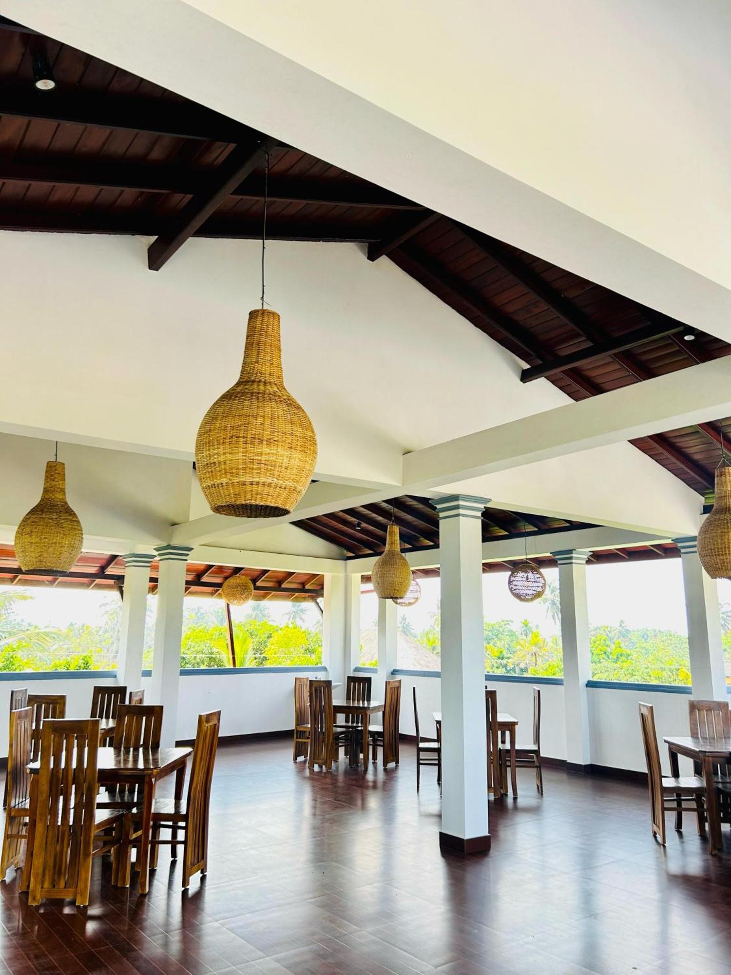 Crystal Wave Holiday Resort Polhena มาตารา ภายนอก รูปภาพ